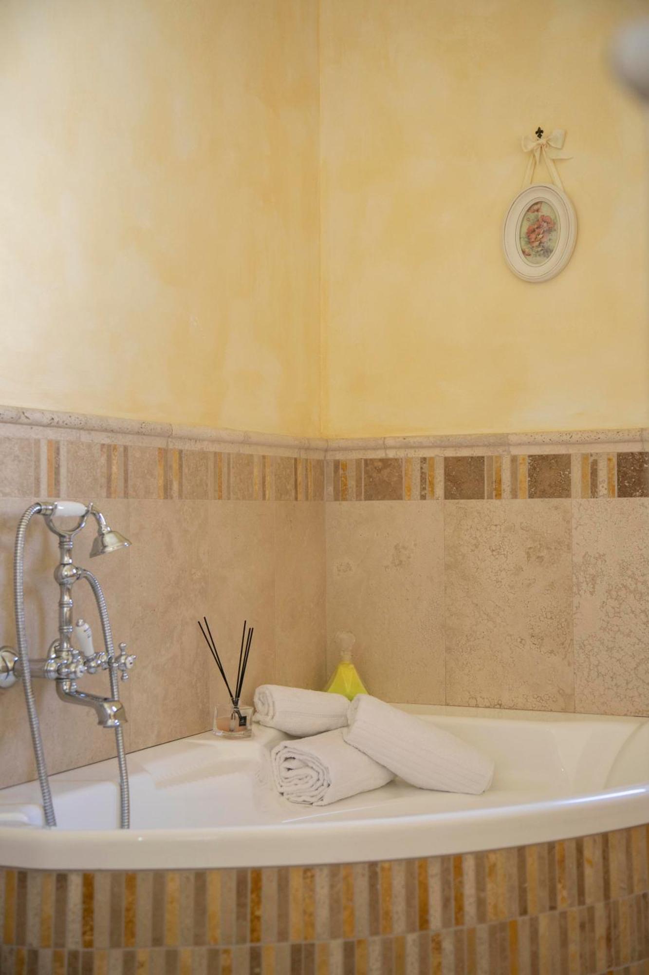Dimora Camelia Apartment Lucera Ngoại thất bức ảnh